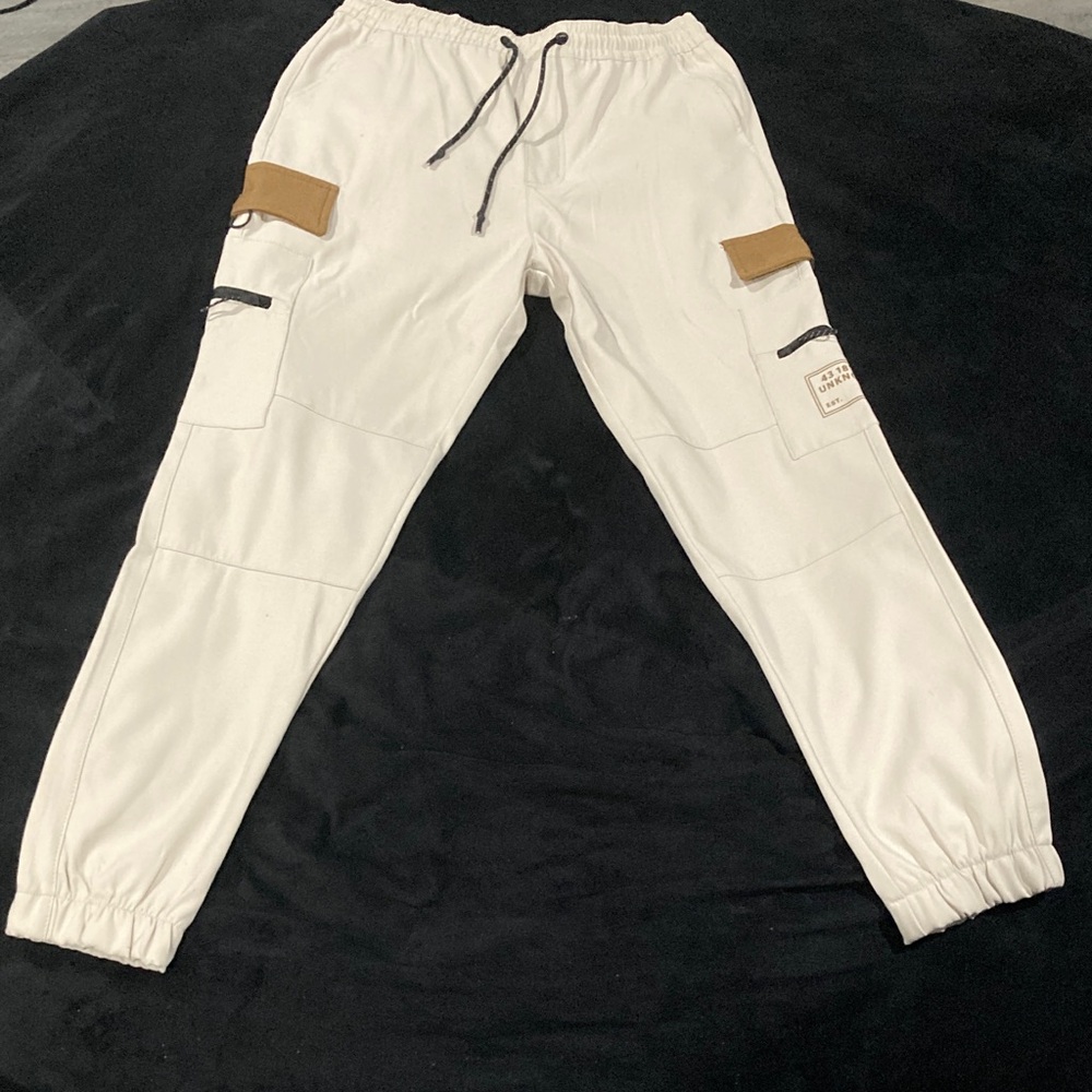 Men's crème and brown Cargo Pants just like new